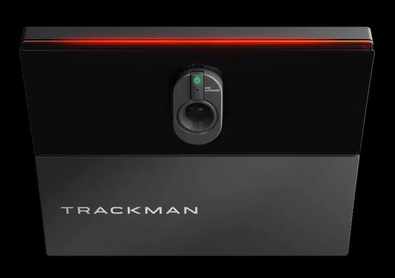 Kattoon asennettava TrackMan iO -laite.